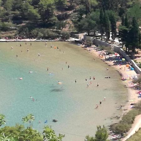 Apartments Damir - 80 M From Beach Postira Buitenkant foto