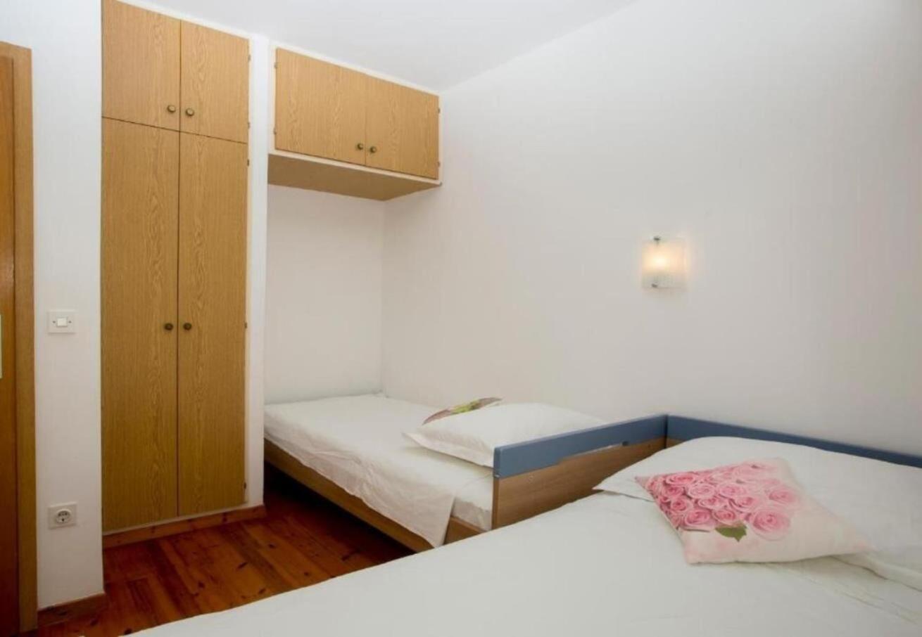 Apartments Damir - 80 M From Beach Postira Buitenkant foto