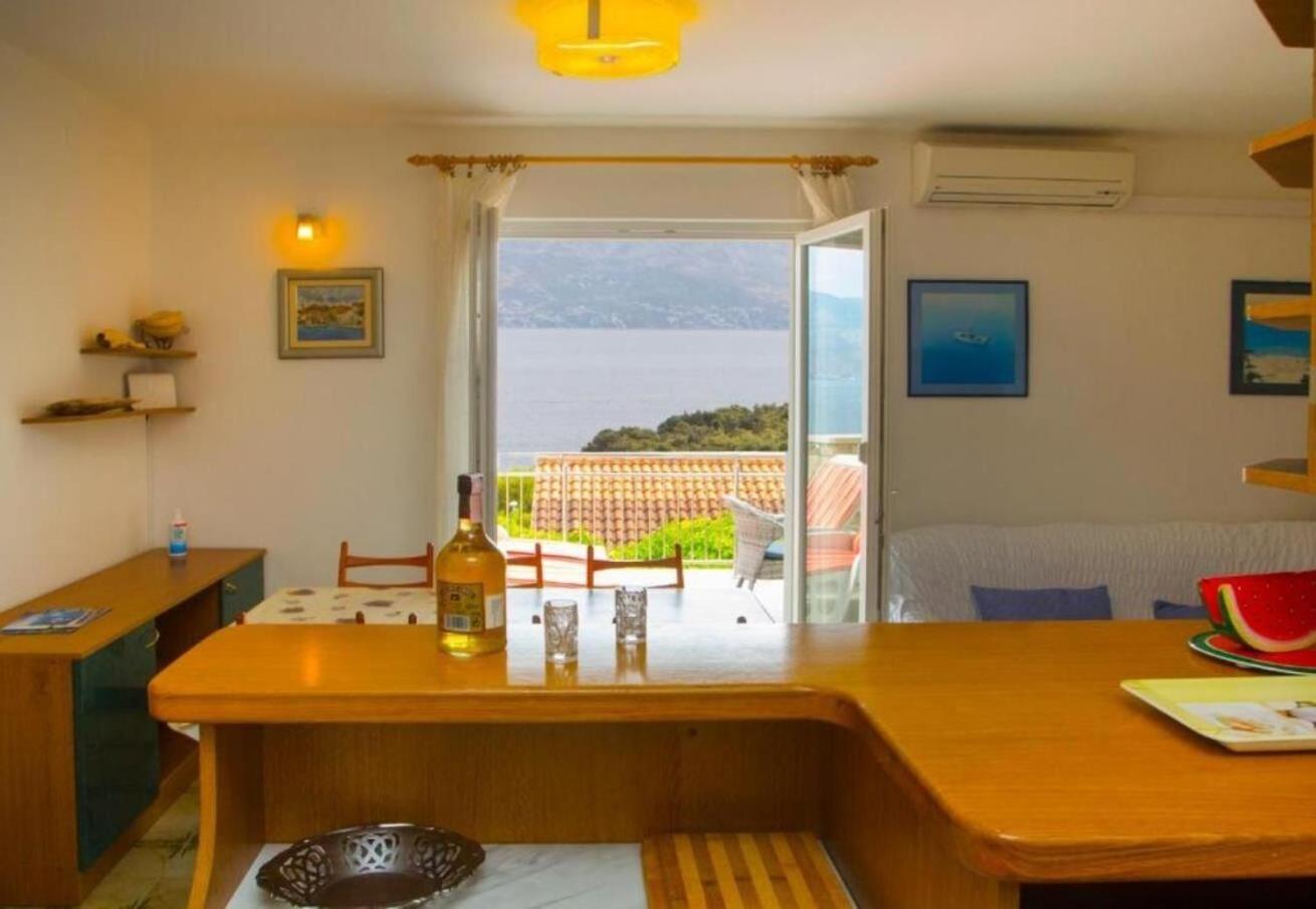 Apartments Damir - 80 M From Beach Postira Buitenkant foto