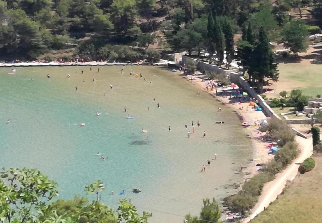 Apartments Damir - 80 M From Beach Postira Buitenkant foto