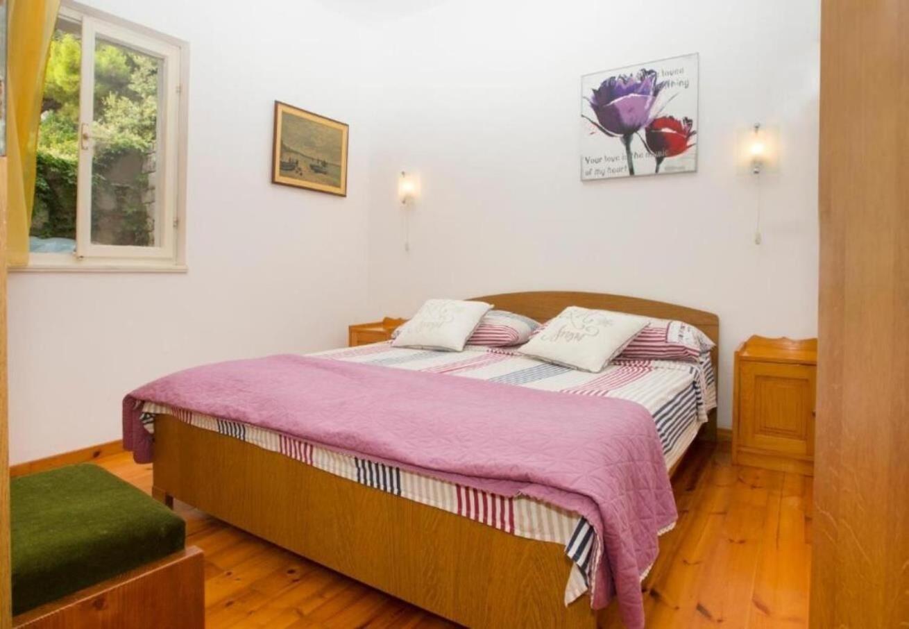 Apartments Damir - 80 M From Beach Postira Buitenkant foto