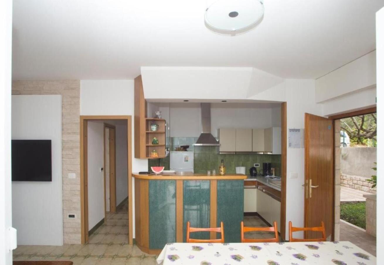 Apartments Damir - 80 M From Beach Postira Buitenkant foto