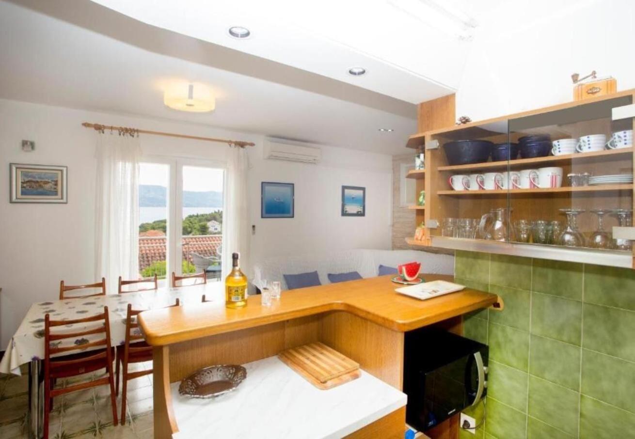 Apartments Damir - 80 M From Beach Postira Buitenkant foto