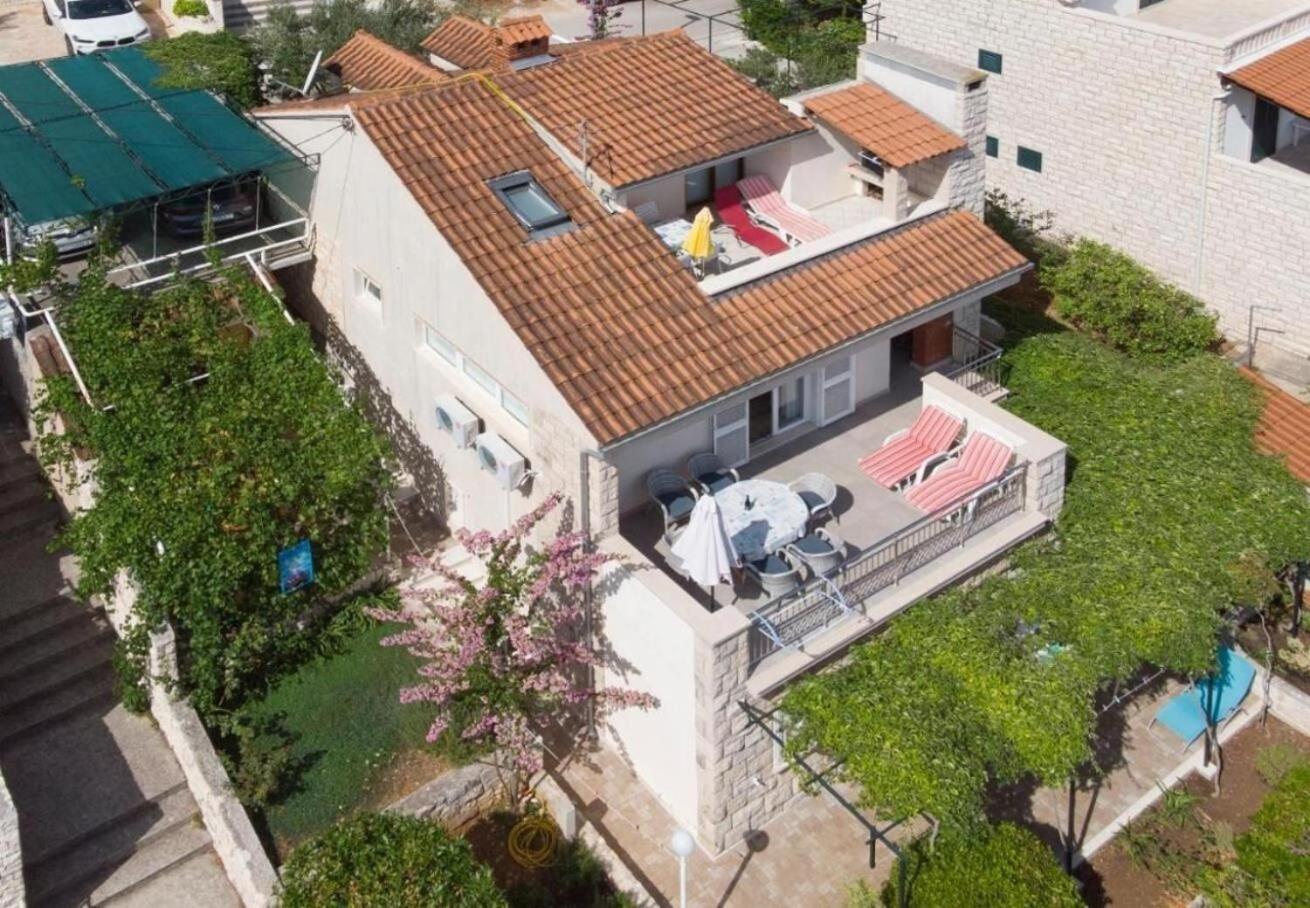 Apartments Damir - 80 M From Beach Postira Buitenkant foto