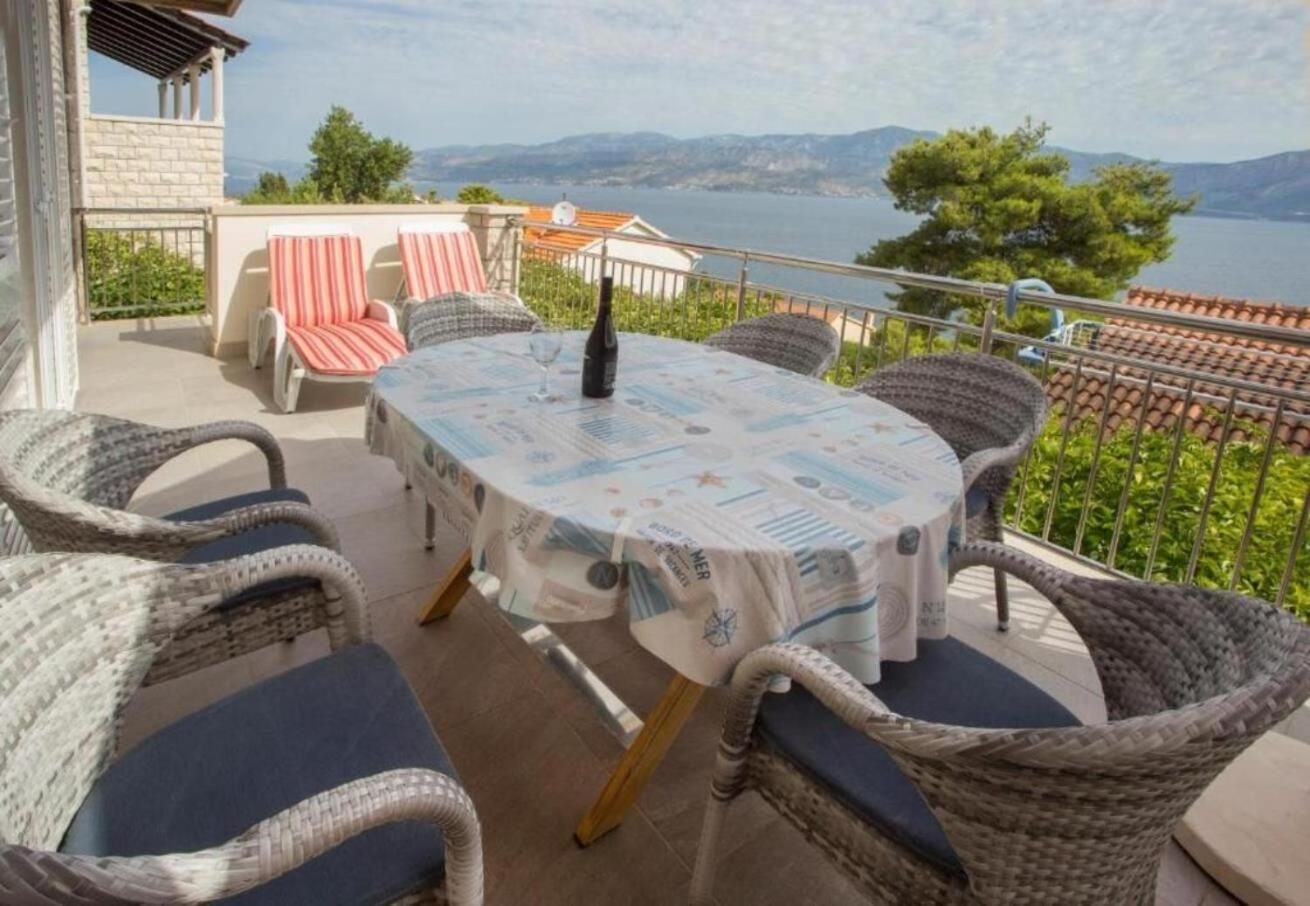 Apartments Damir - 80 M From Beach Postira Buitenkant foto