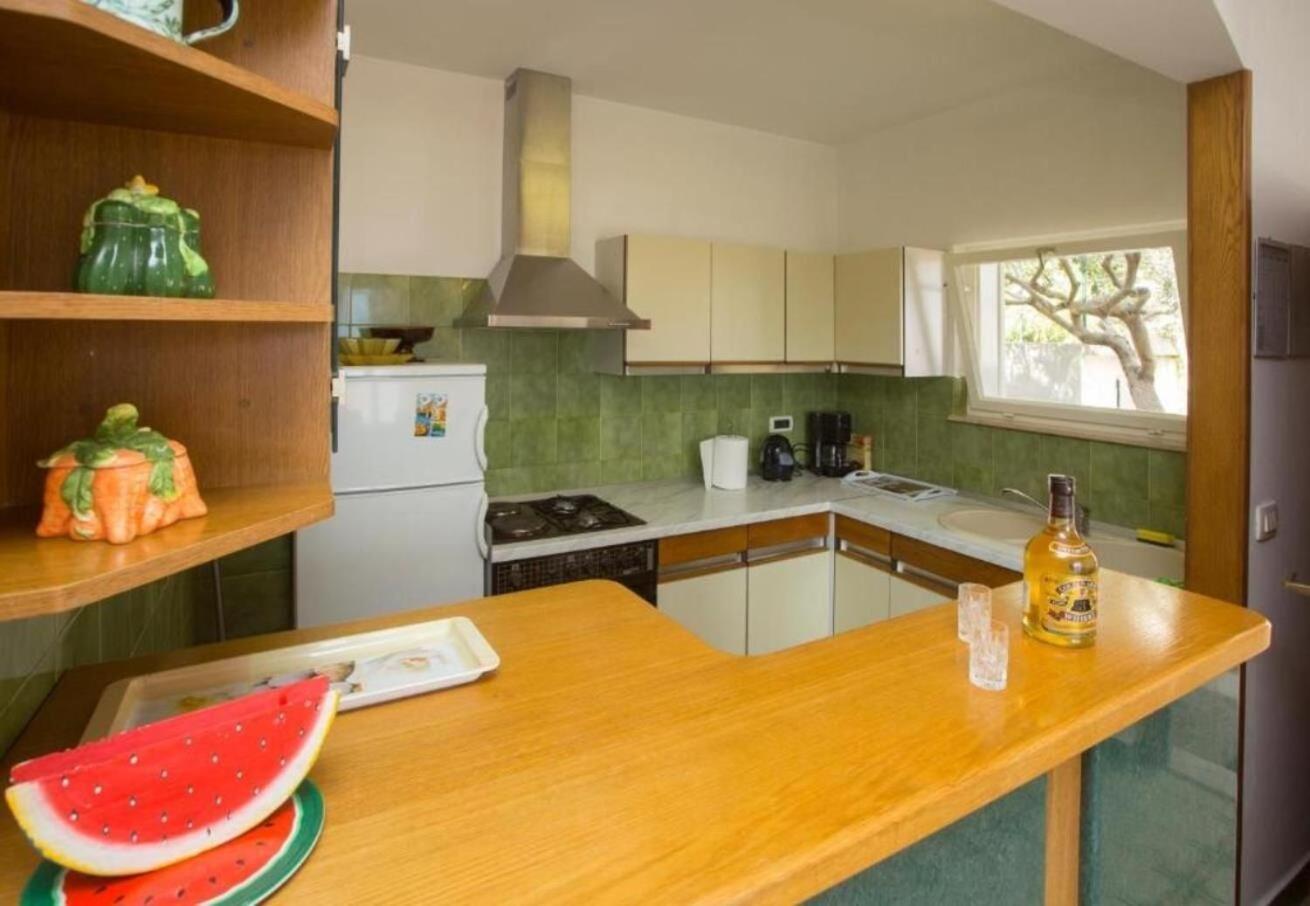 Apartments Damir - 80 M From Beach Postira Buitenkant foto