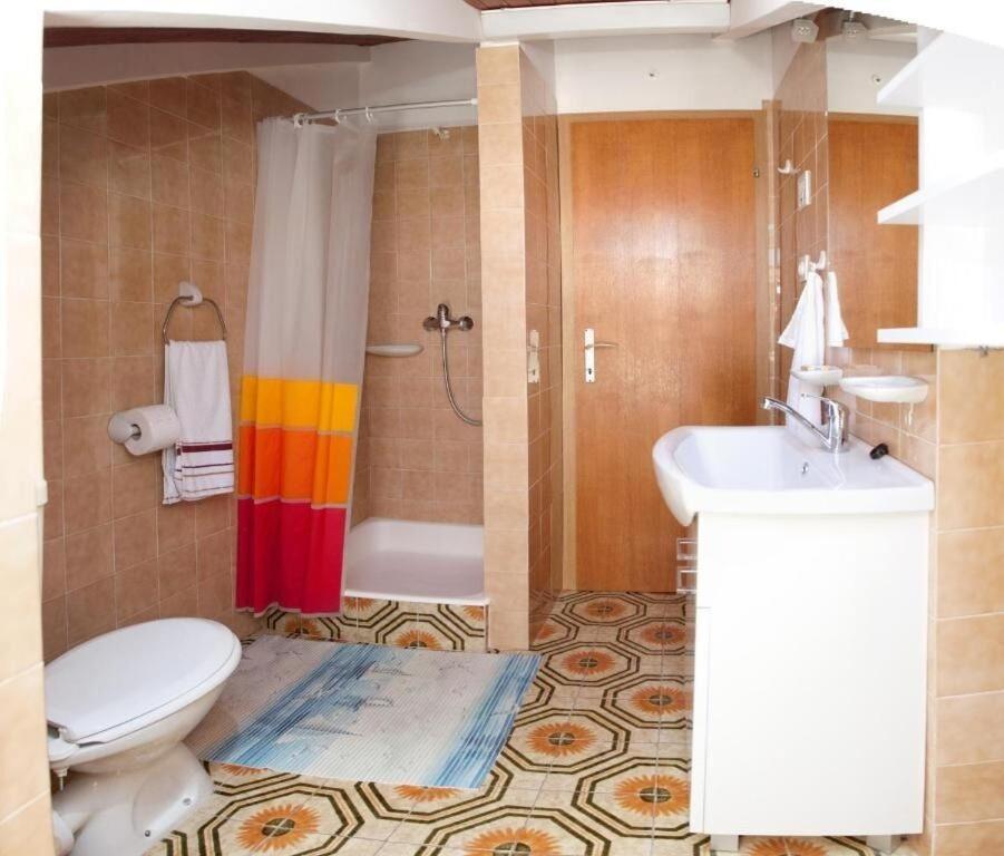 Apartments Damir - 80 M From Beach Postira Buitenkant foto