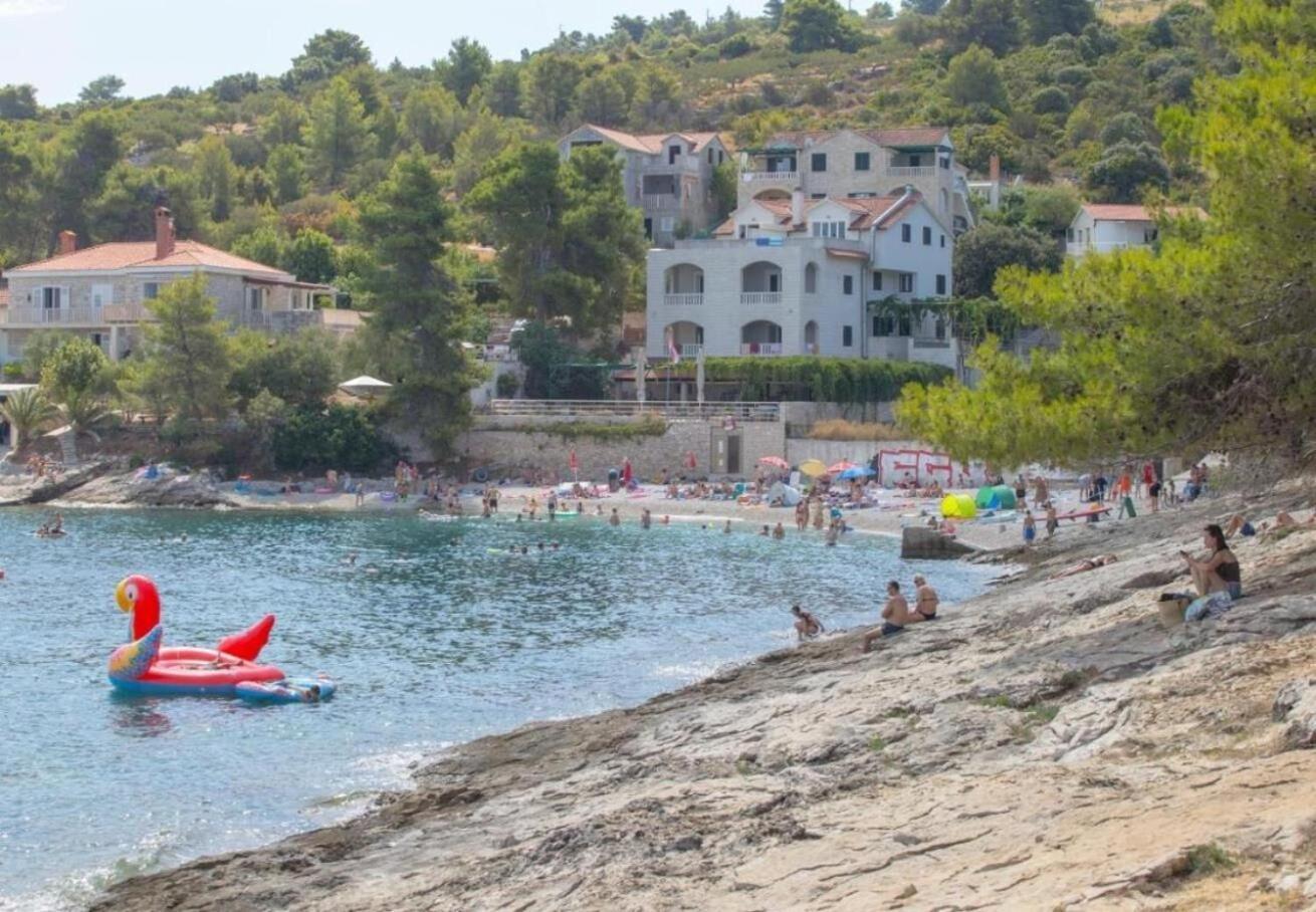 Apartments Damir - 80 M From Beach Postira Buitenkant foto